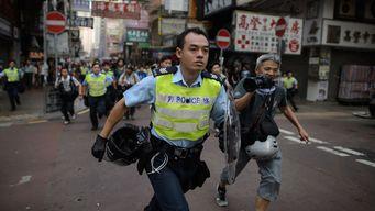 香港警察吃瓜视频大全,趣味瞬间，揭秘警队生活点滴