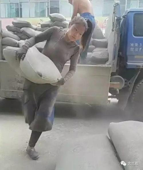 水泥工人吃瓜视频大全,揭秘工地生活趣味瞬间