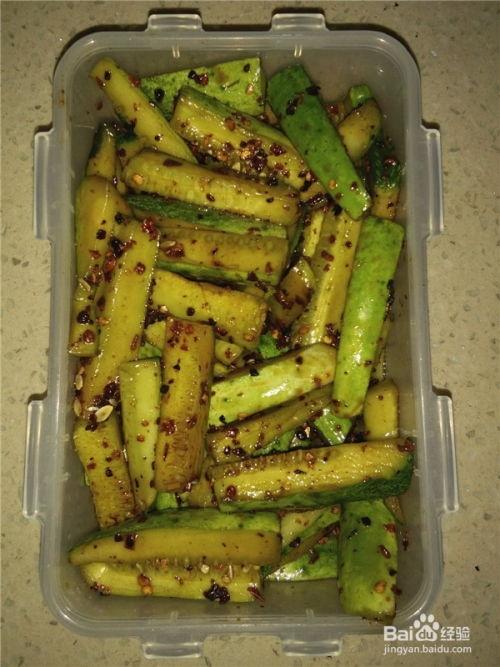 刘大瓜吃浇头炒酸菜视频,美味与挑战并存