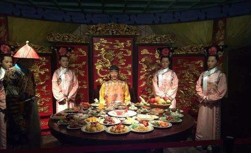 皇宫扫地僧吃瓜视频,吃瓜视频引发网友热议