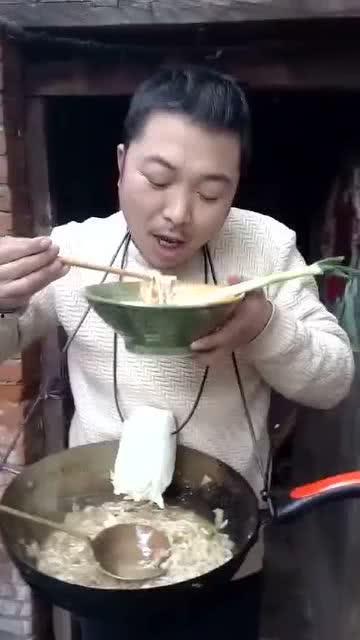 吃瓜搬板凳视频,揭秘热门视频背后的故事