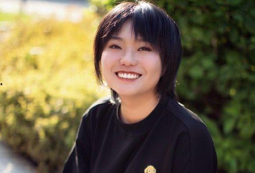 黄渤吃瓜李雪琴小哥视频,欢乐互动引网友热议