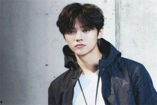 鹿晗在韩国吃瓜视频,揭秘明星日常幕后趣事