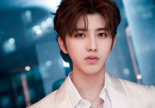 蔡徐坤吃哈密瓜视频,蔡徐坤甜蜜演绎哈密瓜美食秀